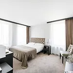 فندق Amberton 4*