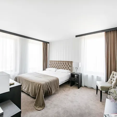 Отель Amberton 4*