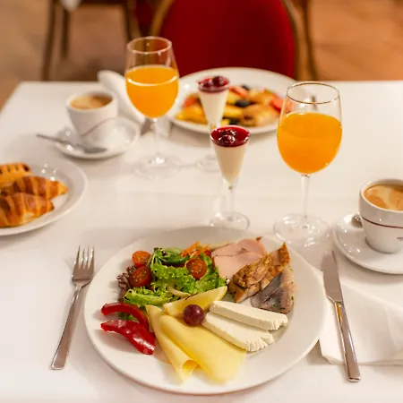 Amberton Hotel 4*