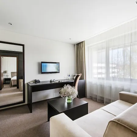Отель Amberton 4*